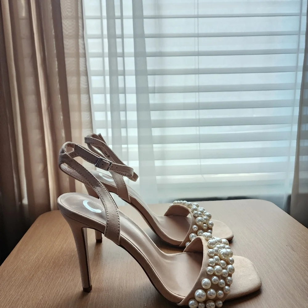 Journee Collection Tan Beige Microsuede Pearl Heel Sandals SZ 9.5 M - Picture 8 of 11